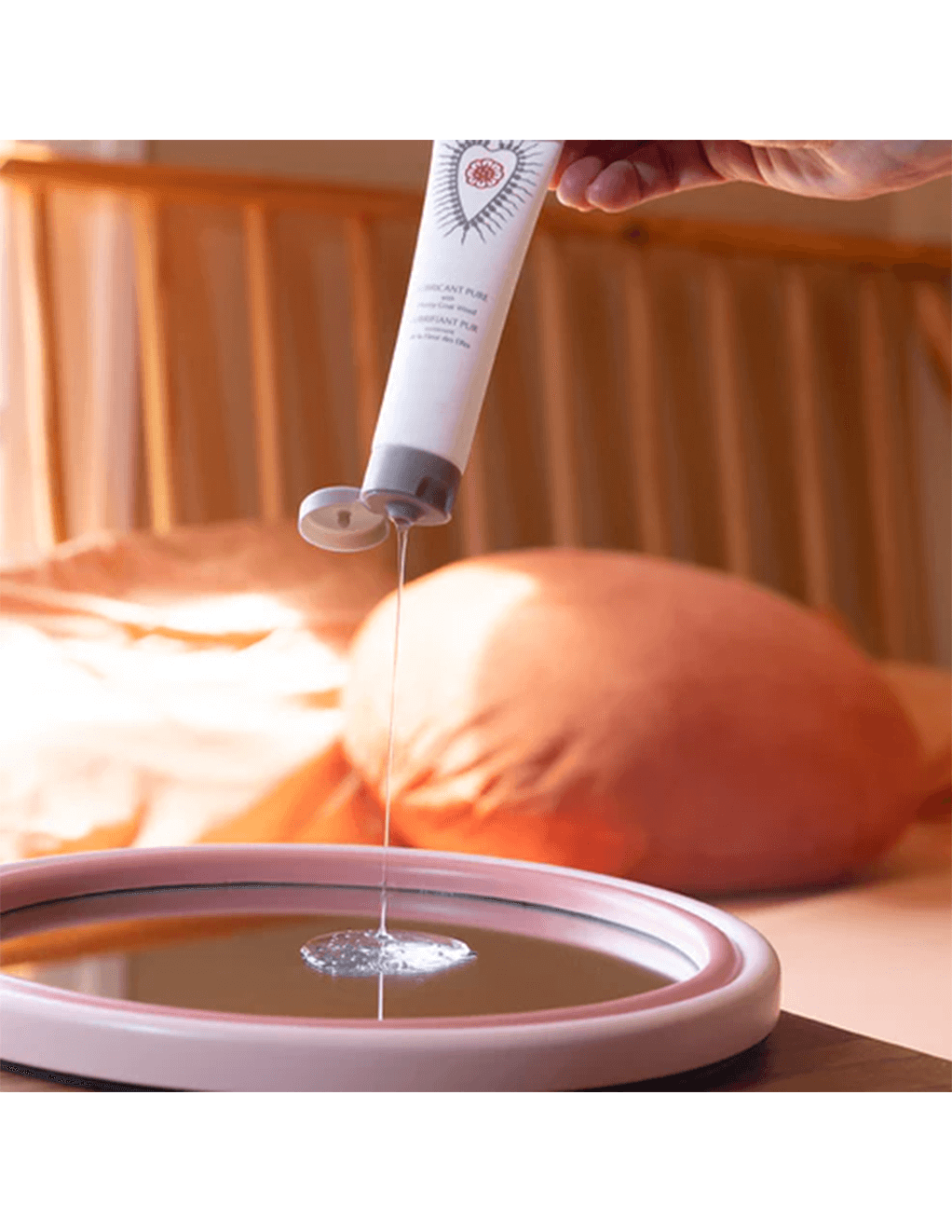 Sutil Hathor Pure Water Based Lubricant - Editorial